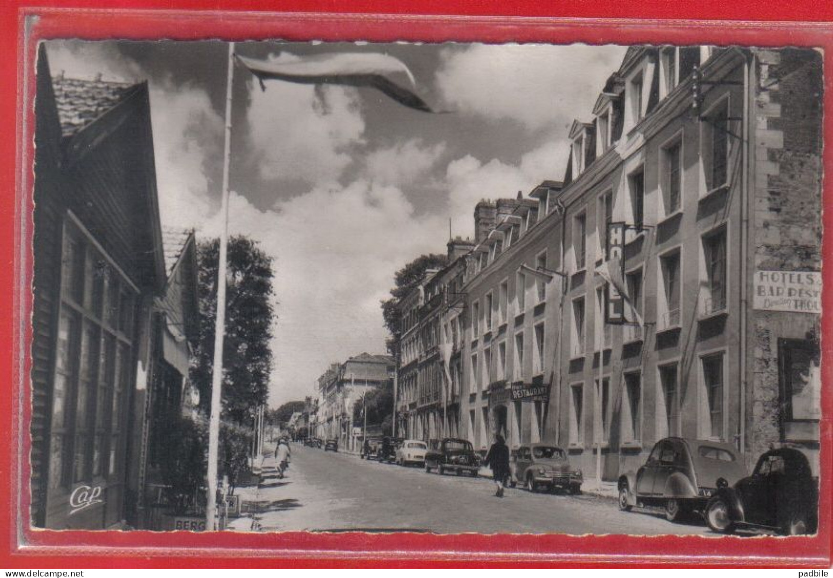 Carte Postale 14. Lisieux  Hôtel Saint-Pierre  Boulevard Emile Demagny  Très Beau Plan - Lisieux