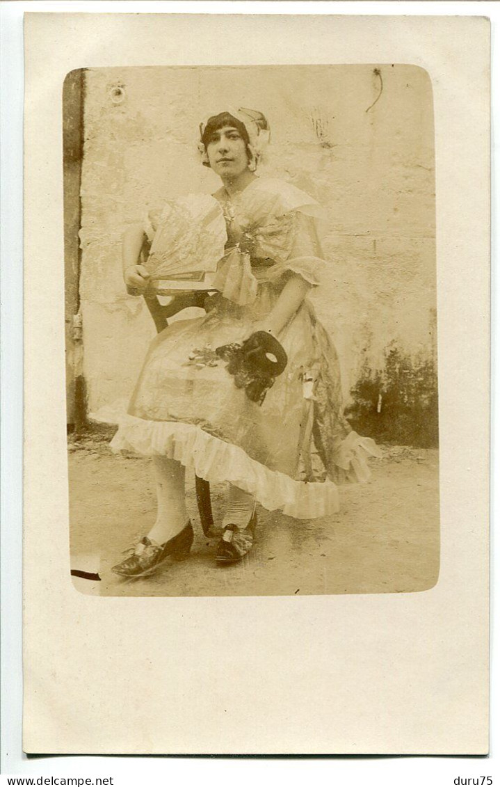 Photo Carte Post Card Ancienne * Jeune Femme ( Espagnole Andalouse ?) Robe à Froufrous Tenant Un éventail Et Masque Loup - Photographs