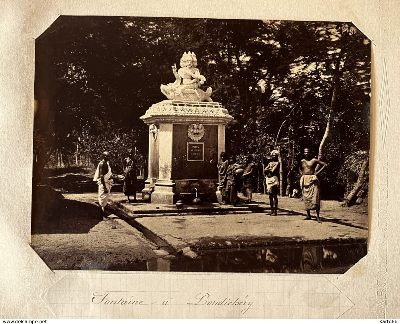 Pondichery , India Inde * Place Et Fontaine * Grande Photo Albuminée Circa 1885/1910 Format 21.2x16.2cm - India