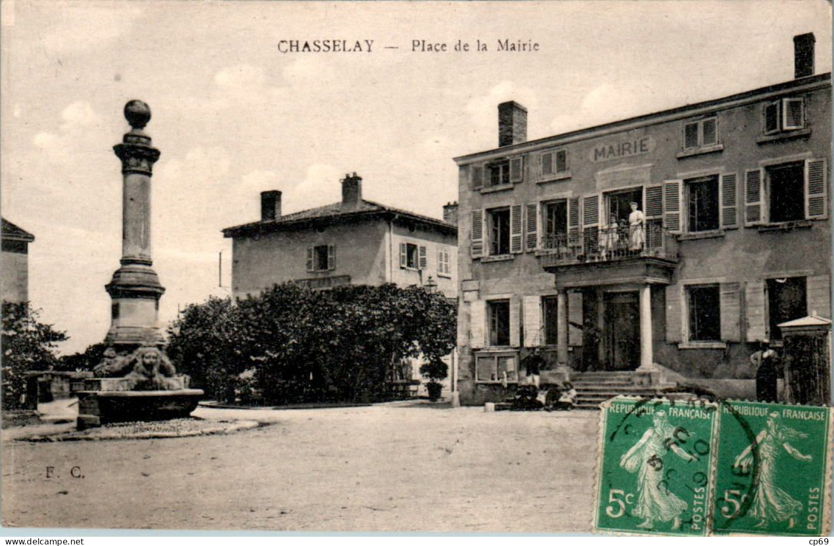 Chasselay Canton De Limonest Place De La Mairie Rhône Dos Vert Cpa Voyagée En B.Etat - Autres & Non Classés