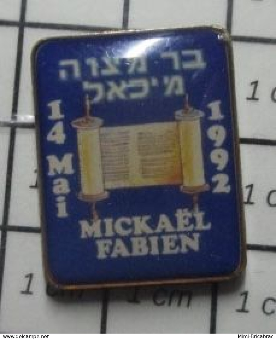 912B Pin's Pins / Beau Et Rare / AUTRES / MICKAEL FABIEN 14 MAI 1992 JUDAICA TORAH - Autres & Non Classés