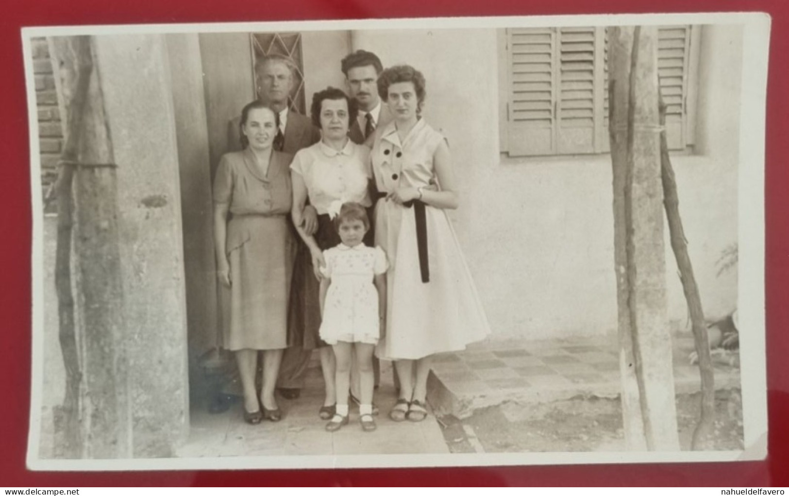 PH - Ph Original - Toute La Famille Des Différentes Générations Posant à La Porte De La Maison - Anonieme Personen