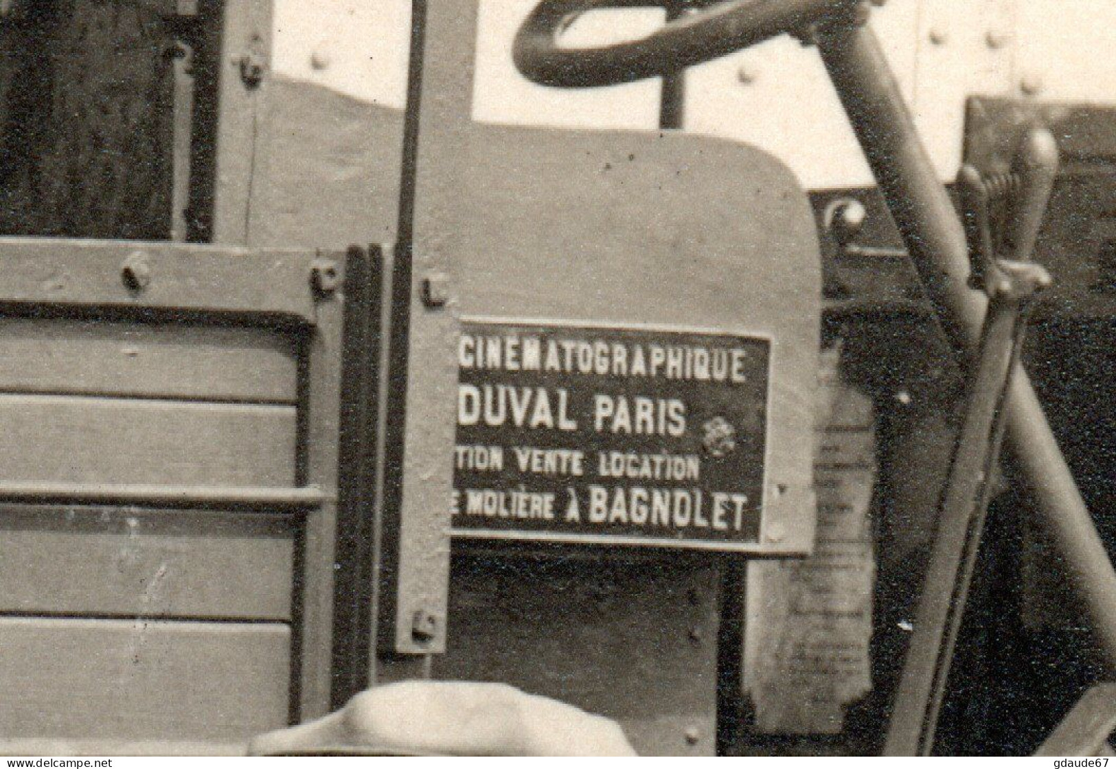 BAGNOLET ? - CAMION Avec Plaque "CINEMATOGRAPHIQUE DUVAL PARIS / (...) à BAGNOLET" - PHOTO (FORMAT ~17x12 Cm) - CINEMA - Bagnolet