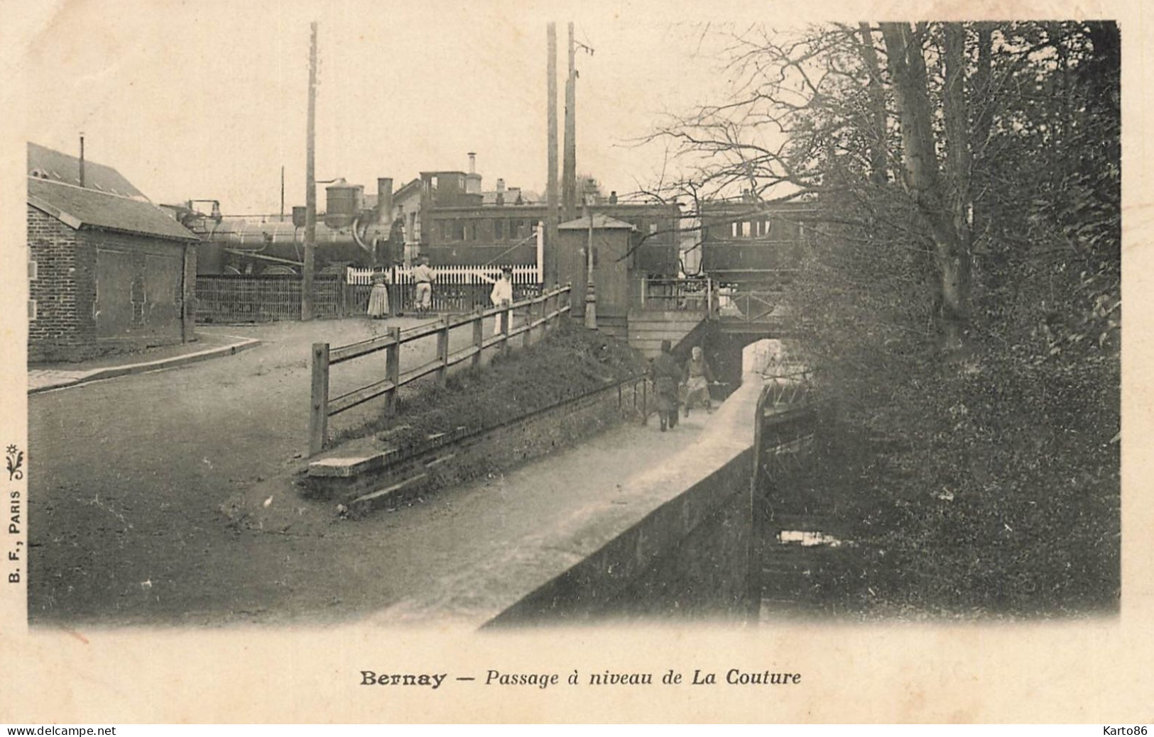 Bernay * Train Locomotive Machine Ligne Chemin De Fer Eure , Passage à Niveau De La Couture - Bernay