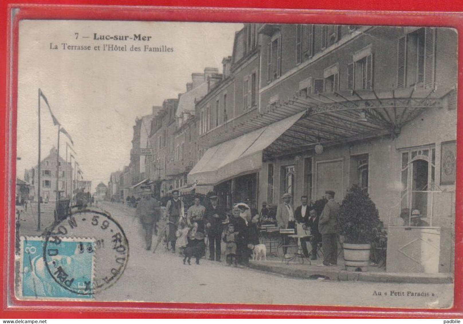 Carte Postale 14. Luc-sur-mer  La Terrasse Et L'hôtel Des Familles  Très Beau Plan - Luc Sur Mer