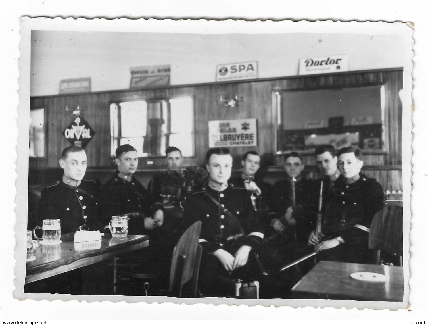 56360   Gendarmes  à  La  Cantine   Ancienne  Photo   12  X  9 - Personnages