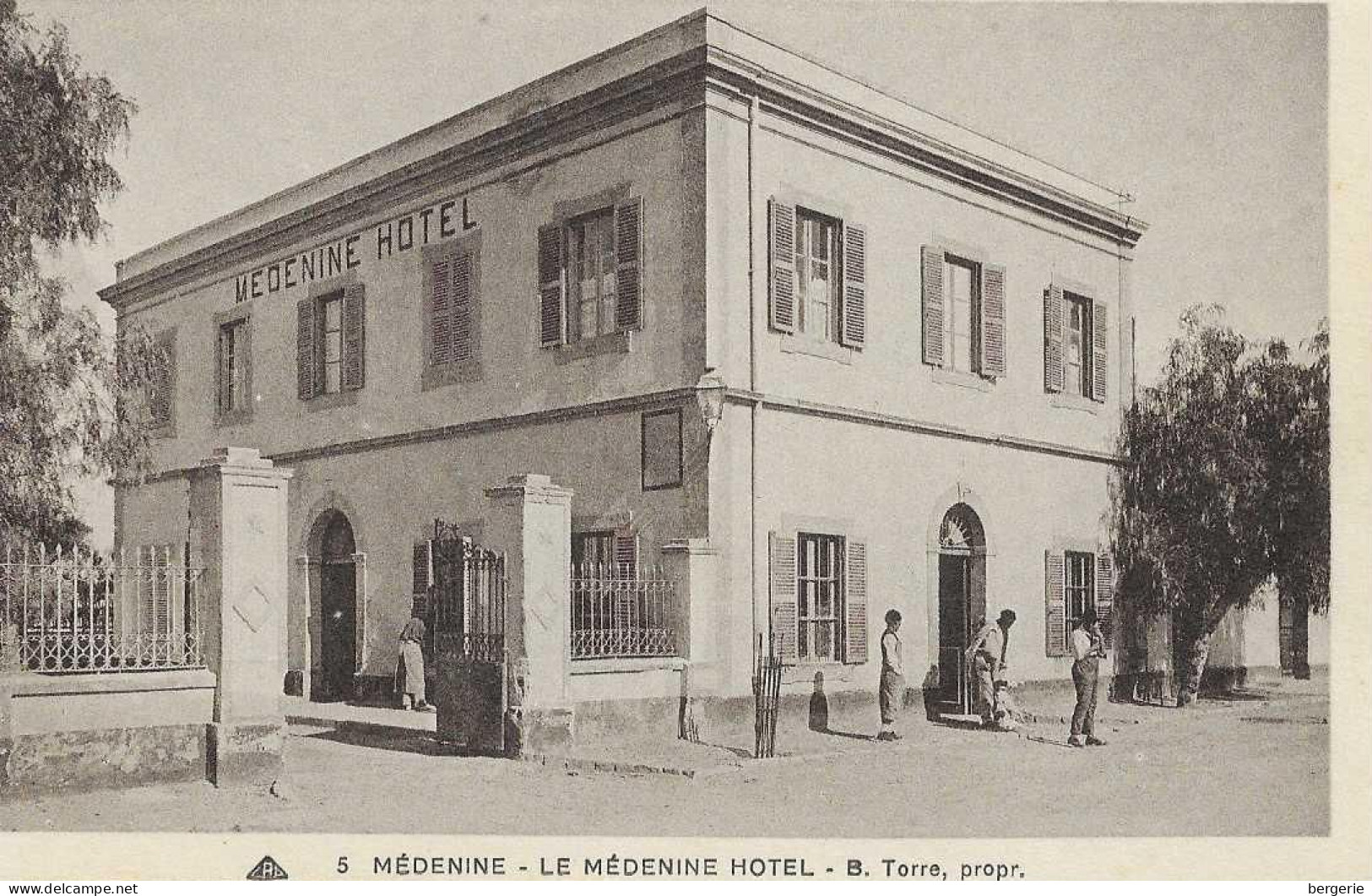 E/ 01        -   Tunisie      Médenine    -   Médenine Hotel - Tunesien