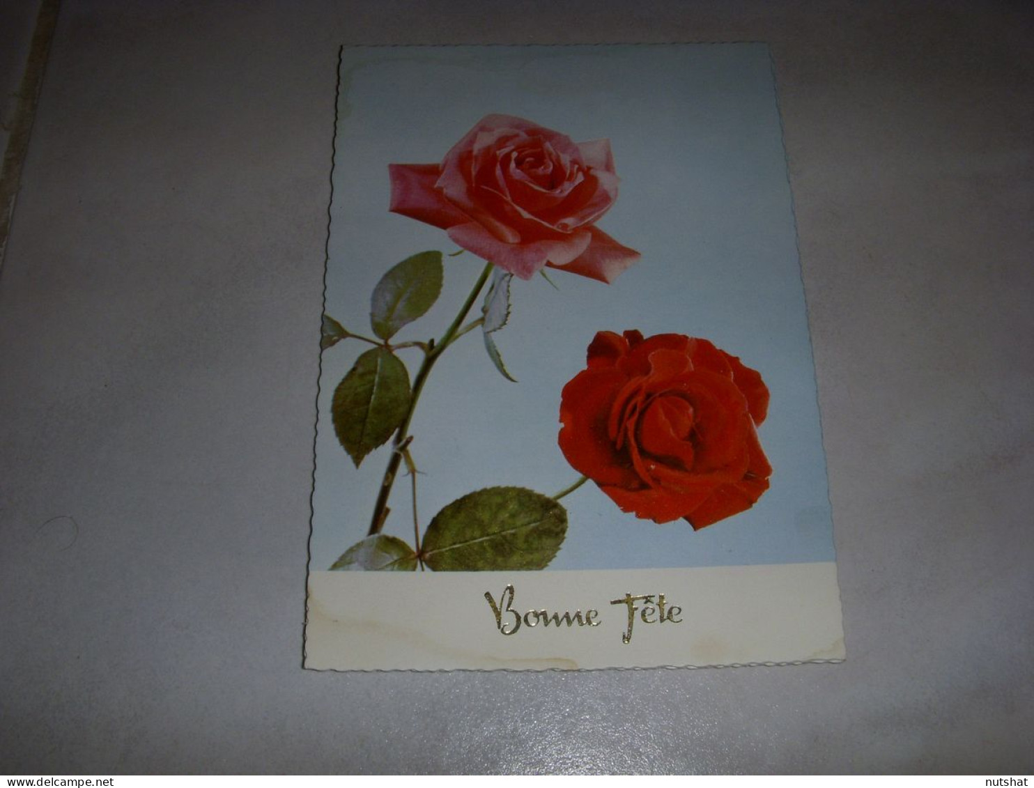 CP CARTE POSTALE BONNE FETE FLEURS 2 ROSES FOND BLEU CIEL - Vierge - Sonstige & Ohne Zuordnung