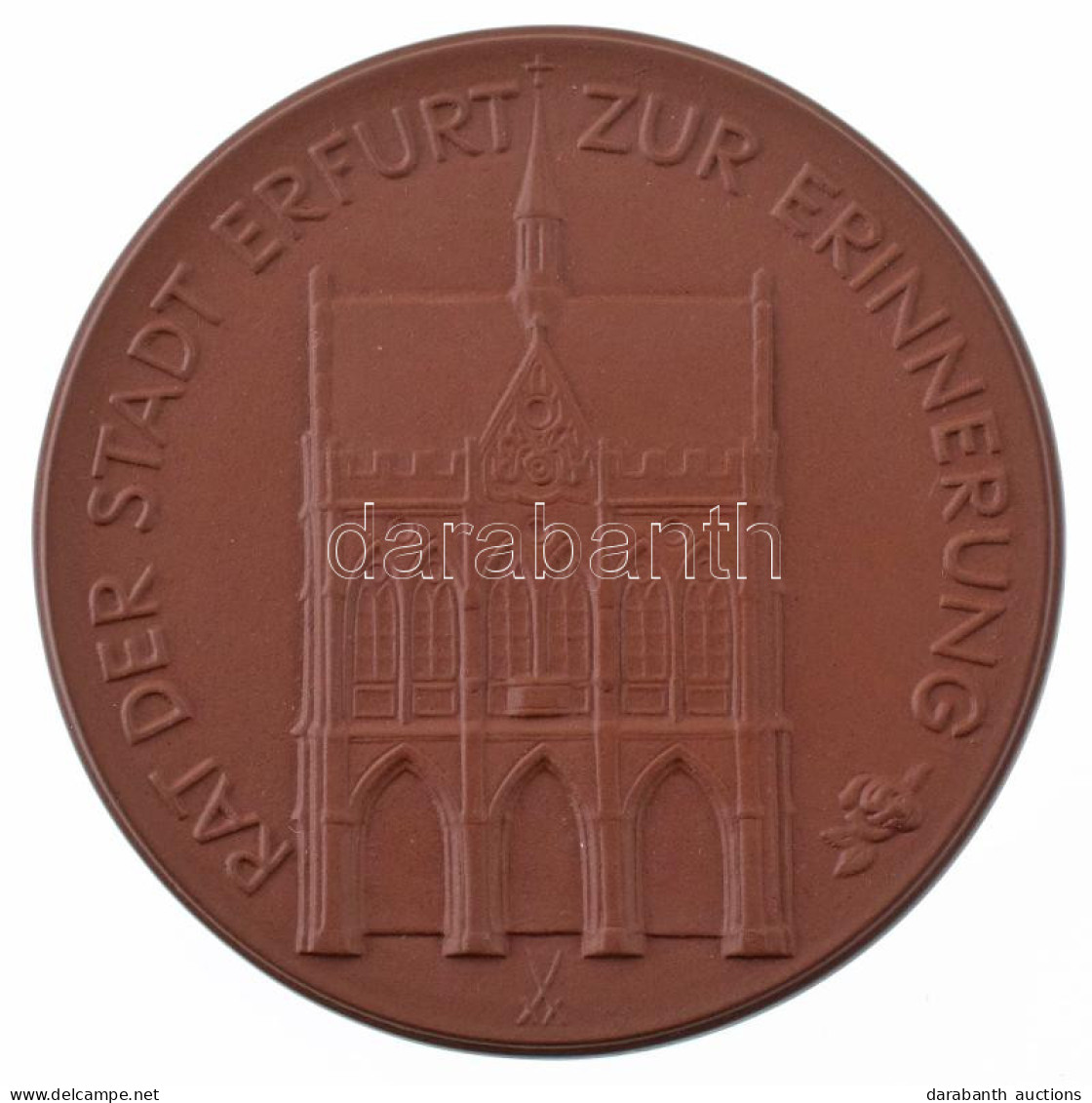 NDK DN "Erfurt Városi Tanácsa Emlékül" Jelzett Meisseni Porcelán Emlékérem Eredeti Dísztokban (78mm) T:UNC GDR ND "Rat D - Zonder Classificatie