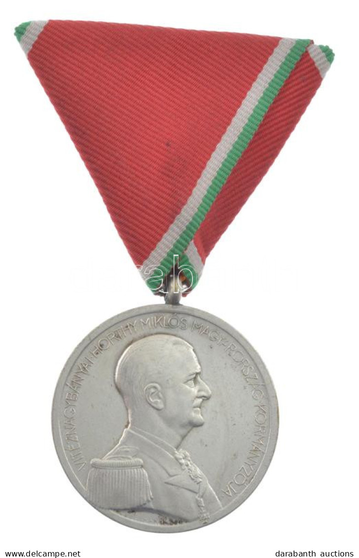 1939-1945. "Magyar Nagy Ezüst Vitézségi Érem" Ezüstözött Bronz Kitüntetés, Peremen "BRONZ" Fémjel, Eredeti Mellszalagon. - Zonder Classificatie