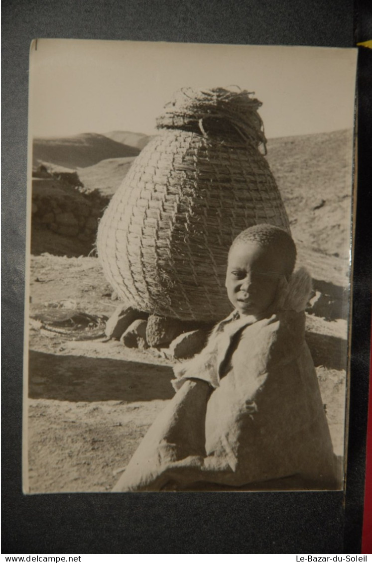 CP,  LESSOUTO,  Devant Un Grenier A Mais Pres De Mohlanapeng, Enfant - Lesotho