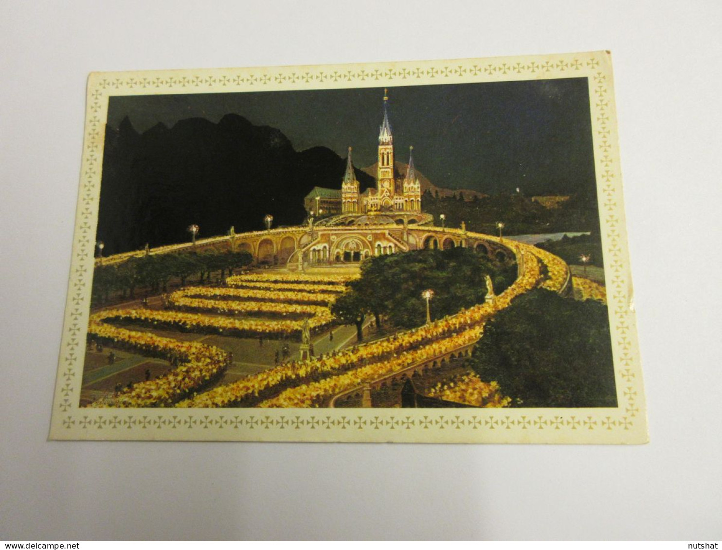 CP CARTE POSTALE HAUTES PYRENEES LOURDES BASILIQUE Et PROCESSION Ecrite En 1976 - Lourdes