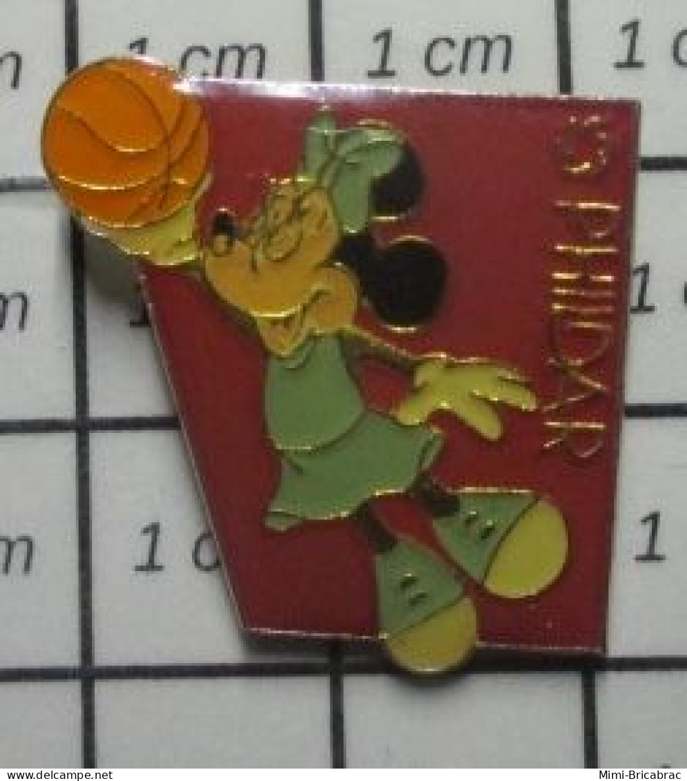 912B Pin's Pins / Beau Et Rare / DISNEY / PHILDAR  MINNIE JOUANT AU BASKET - Disney