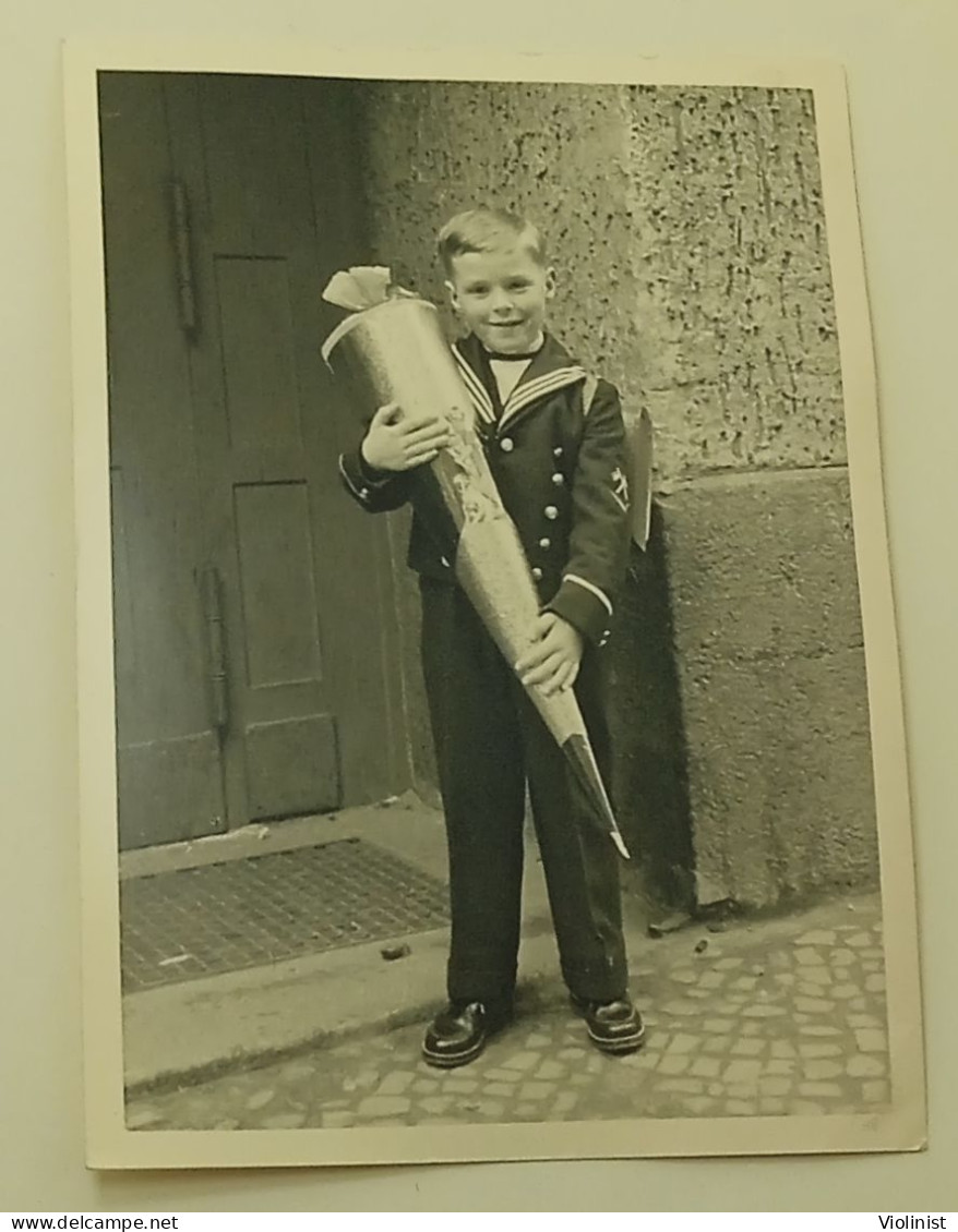 A Boy Starts School - Photo By Heinz O. Jurisch, Berlin - Personnes Anonymes