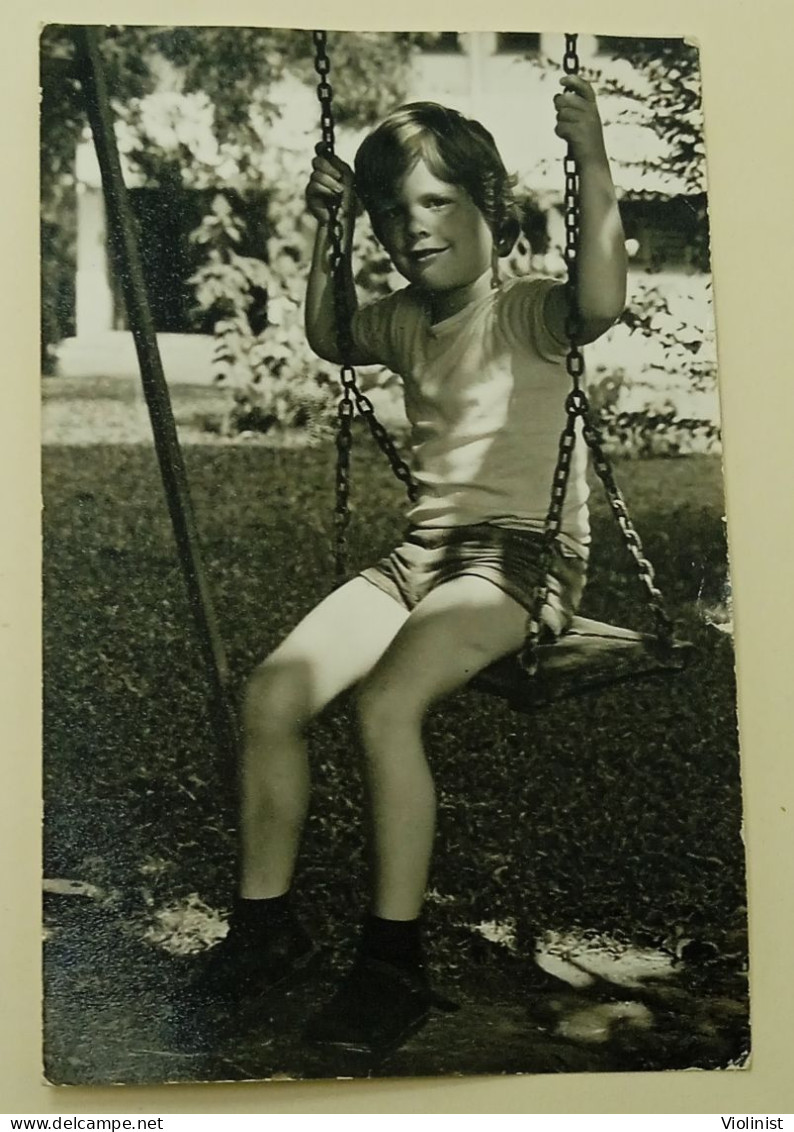 The Boy On The Swing - Anonyme Personen