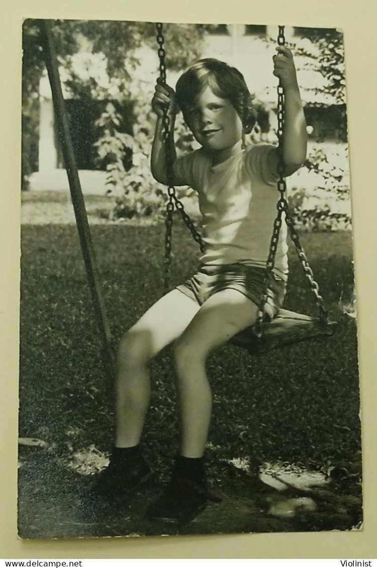 The Boy On The Swing - Anonyme Personen