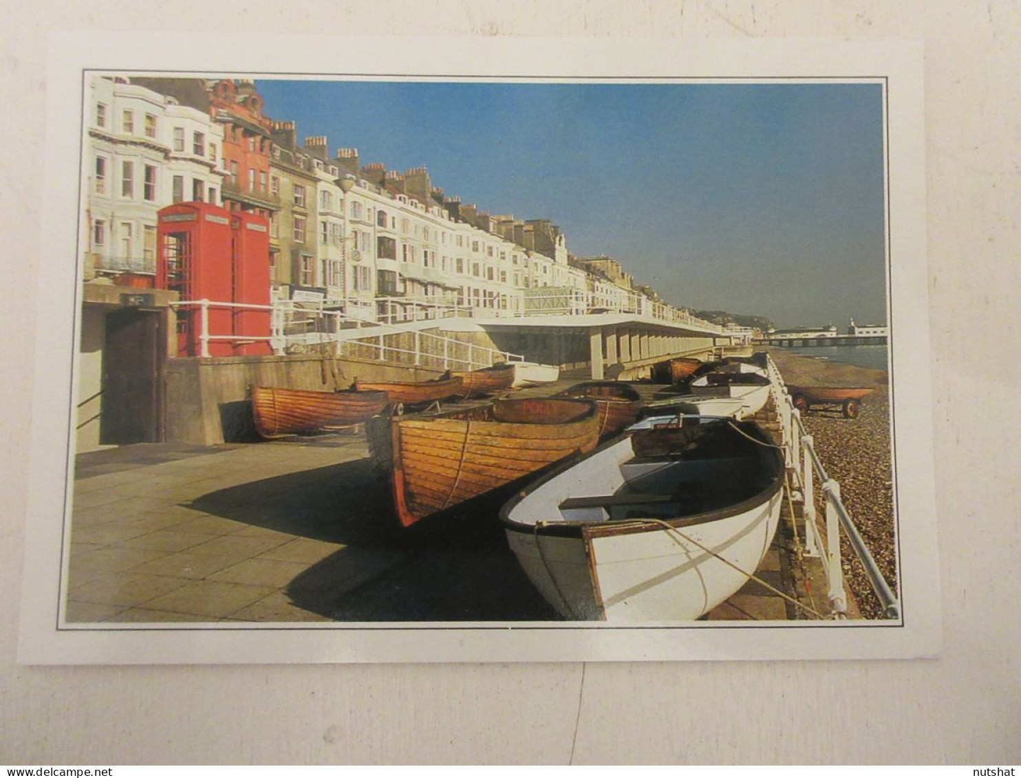 CP CARTE 02-E08 ANGLETERRE SUSSEX HASTINGS BARQUES Et CABINES TELEPHONIQUES - Hastings