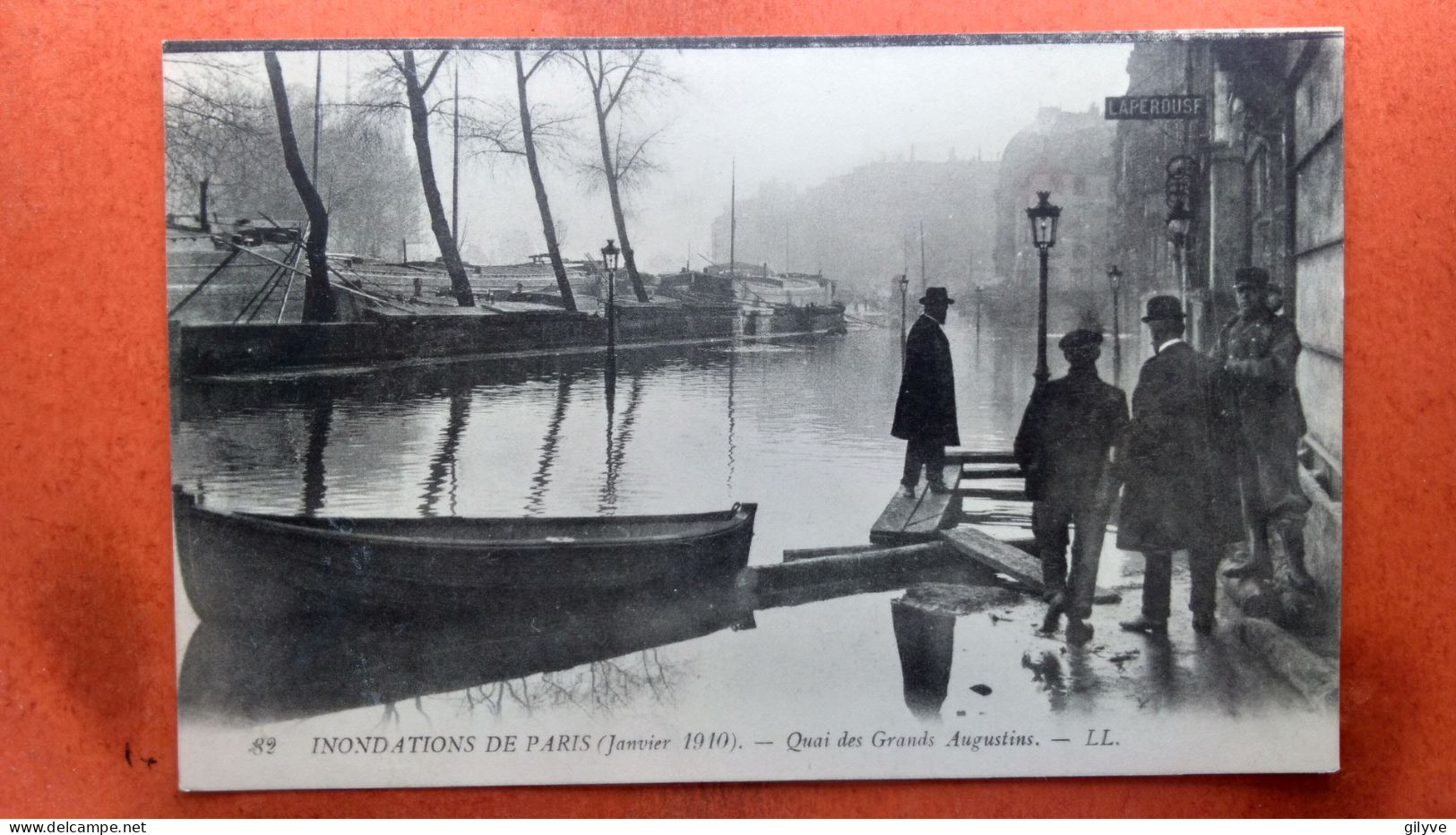 CPA (75) Inondations De Paris.1910. Quai Des Grands Augustins.   (7A.860) - Alluvioni Del 1910