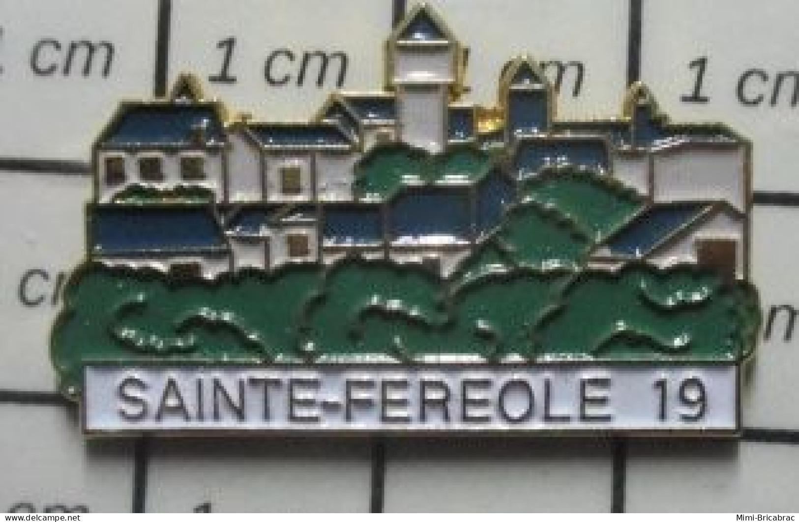 912c Pin's Pins / Beau Et Rare / VILLES / VILLAGE SAINTE FEREOLE DANS LE 19 CORREZE - Filmmanie