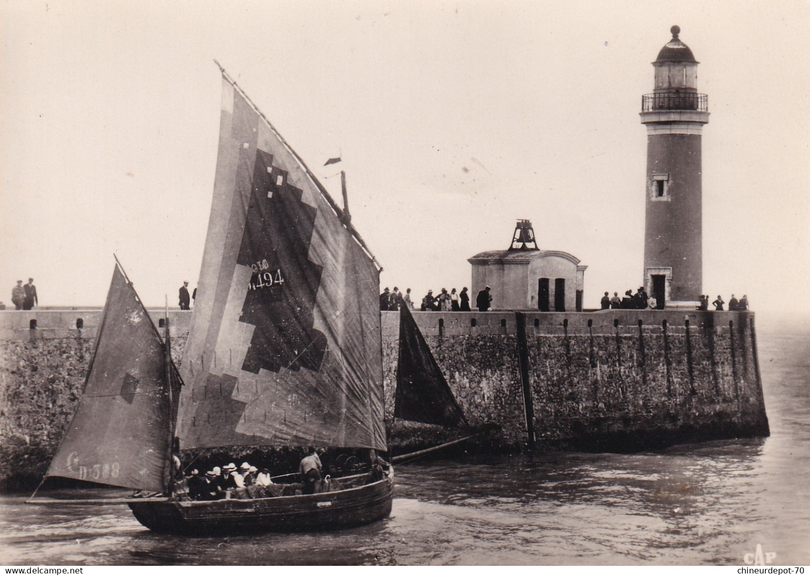 Le Treport La Jetée Et Le Phare - Le Treport