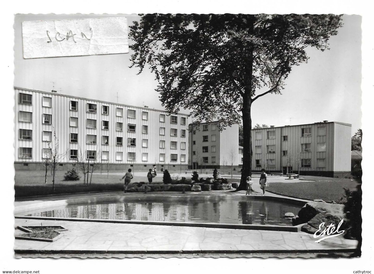 Saint-Nicolas-en-Forêt  (Moselle) : Place Sainte-Rita - Andere & Zonder Classificatie