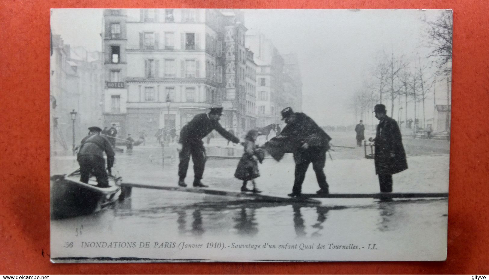 CPA (75) Inondations De Paris.1910. Sauvetage D'un Enfant Quai Des Tournelles.  (7A.866) - Inondations De 1910