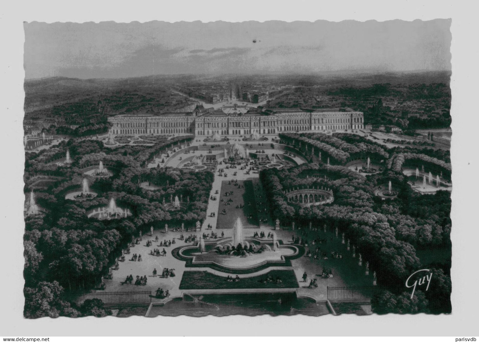 VERSAILLES - Vue Générale Sur Le Parc Et Le Château  (FR 20.015) - Versailles (Schloß)