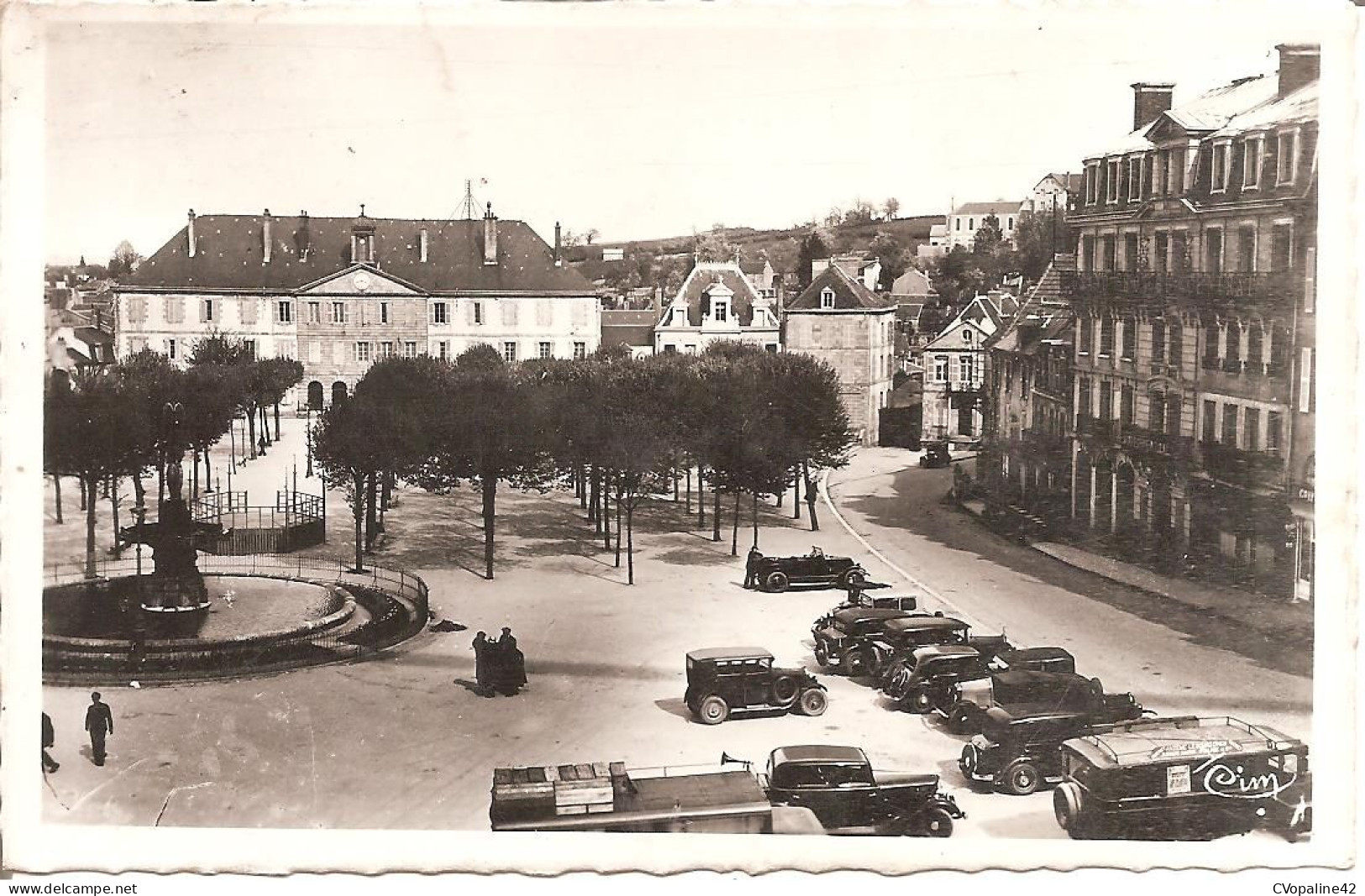 GUERET (23) La Place D'Armes Et Le Palais De Justice En 1947  CPSM  PF - Guéret