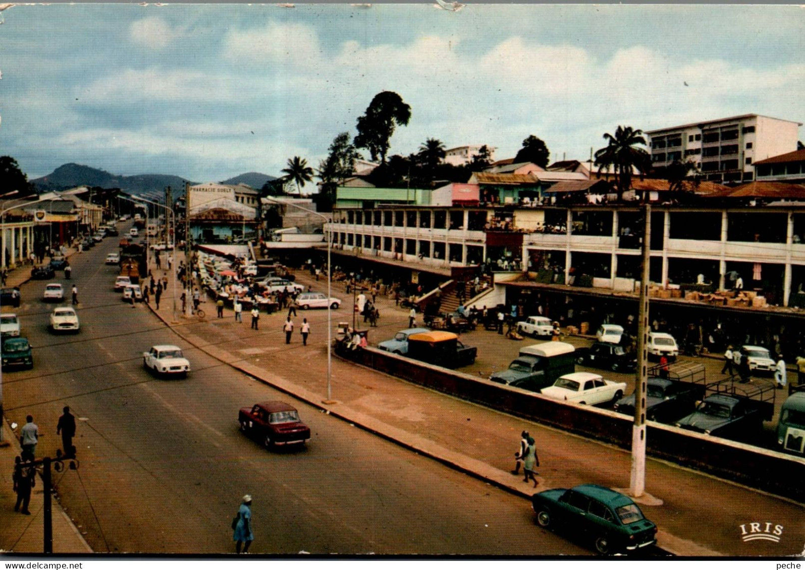 N°2644 W -cpsm Yaoundé -nombreuses Voitures- - Voitures De Tourisme