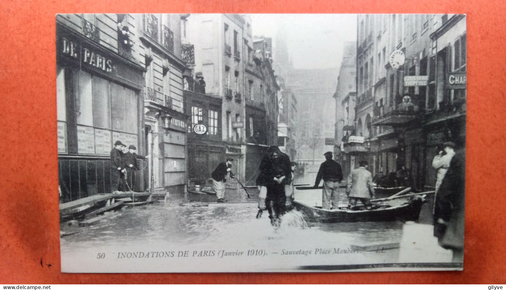 CPA (75) Inondations De Paris.1910. Sauvetage Place Maubert.  (7A.870) - Paris Flood, 1910