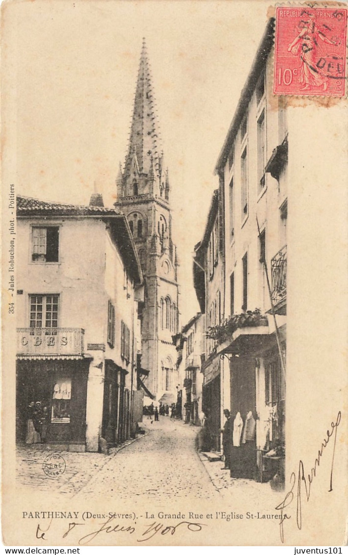 CPA Parthenay-La Grande Rue Et L'église St-Laurent-Timbre   L2917 - Parthenay