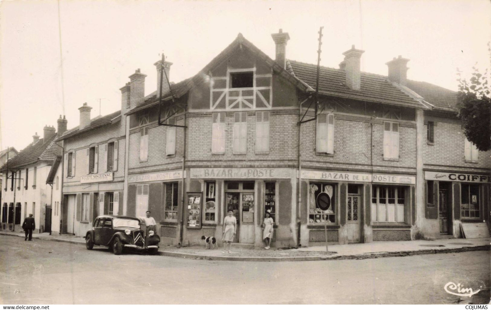 02 - GUIGNICOURT _S28924_ Le Bazar De La Poste - Automobile - CPSM 14x9cm - Autres & Non Classés