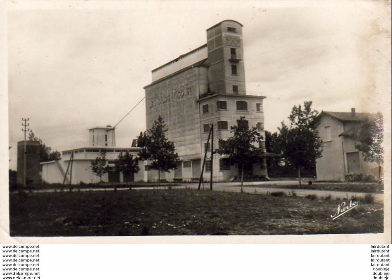 D32  VIC-FEZENSAC  Les Silos Vicois ( 2? Choix )  ..... ( Ref H1256 ) - Vic-Fezensac