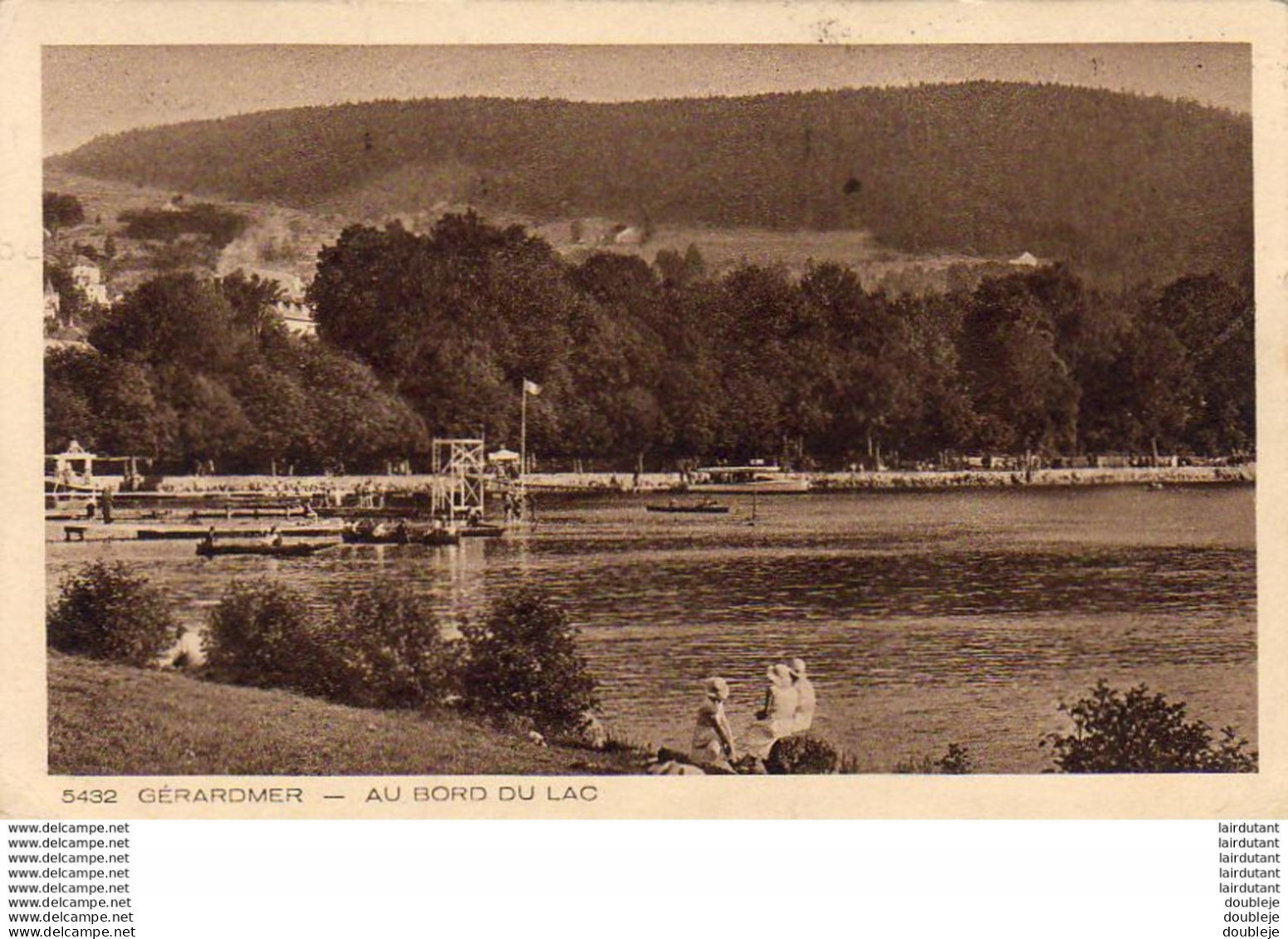 D88  GERARDMER  Au Borde Du Lac  ..... - Gerardmer