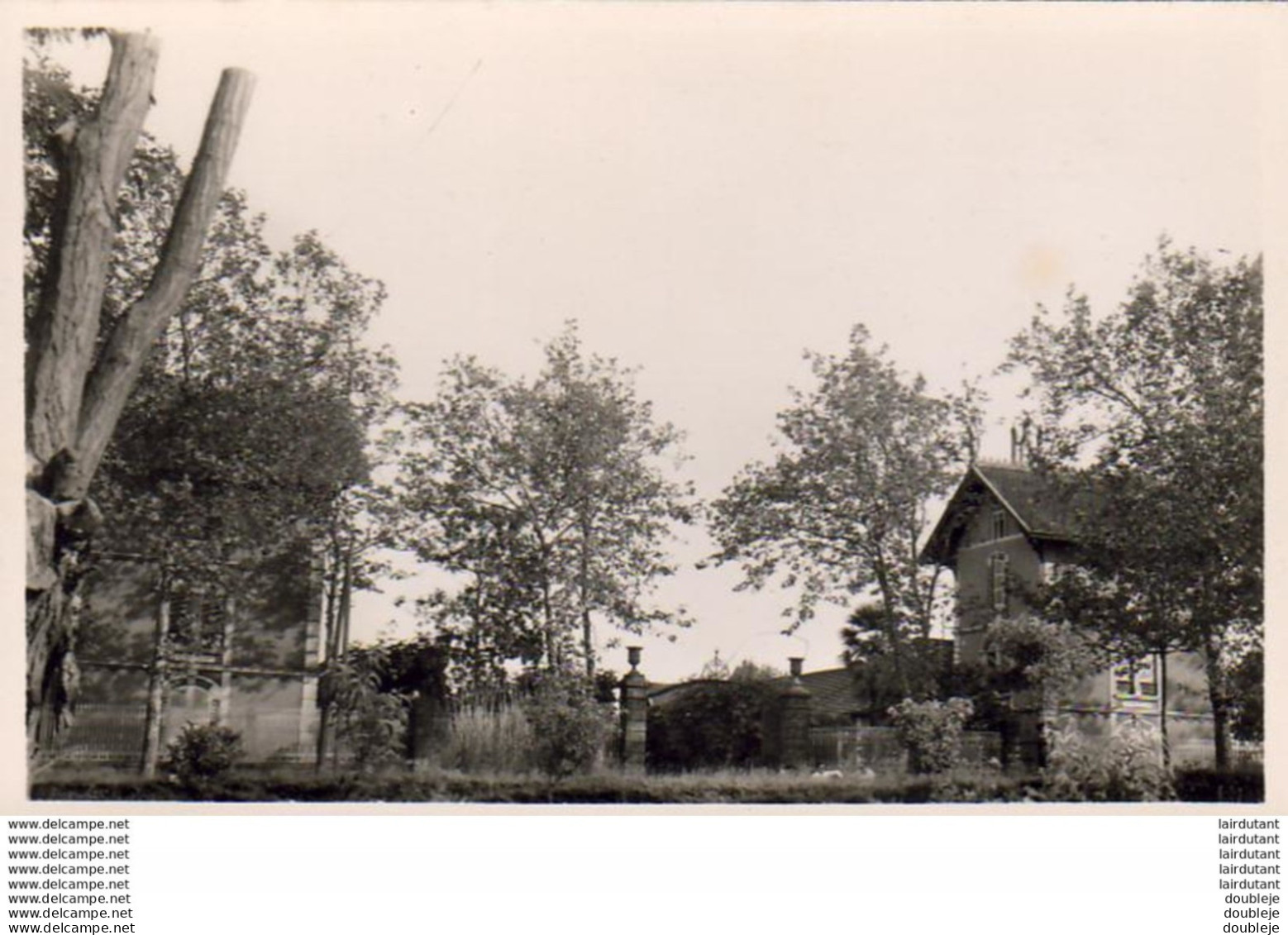 D32  LAUJUZAN  Entrée De La Distillerie Eaux De Vie D'Armagnac ..... ( Ref H871 ) - Autres & Non Classés