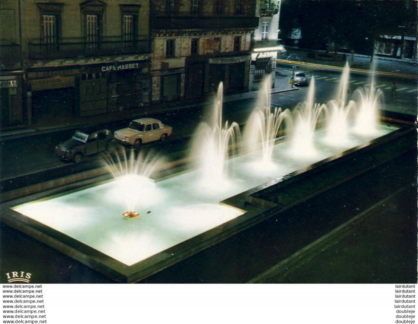 D24  PÉRIGUEUX  La Place Du 4 Septembre Et Les Fontaines Lumineuses - Périgueux