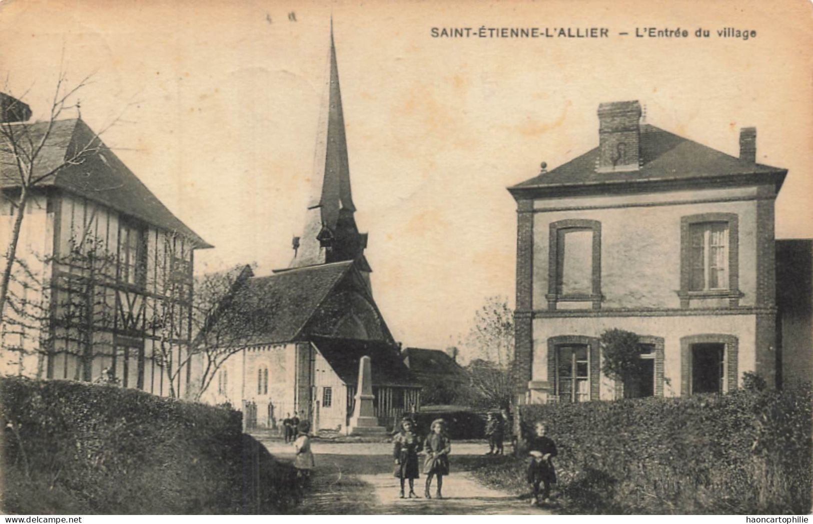 27 Saint Etienne Lallier  L'allier  Entrée Du Village - Other & Unclassified