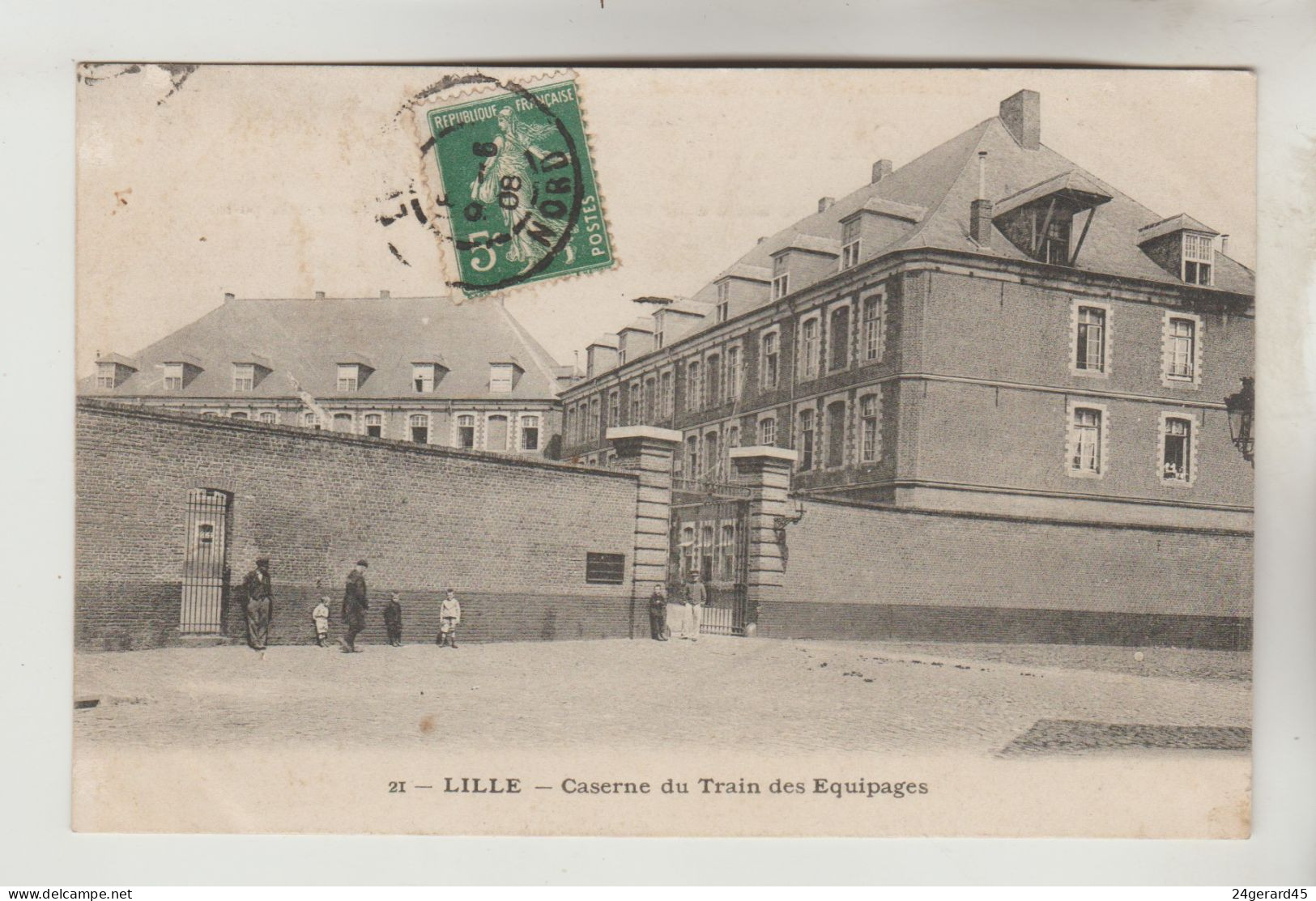 CPA MILITAIRE LILLE (Nord) - Caserne Du Train Des Equipages - Lille