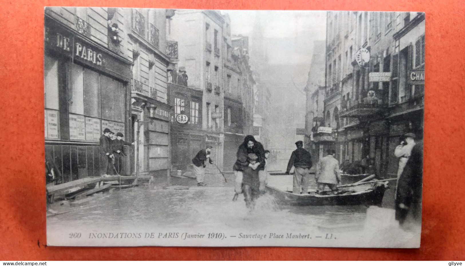 CPA (75) Inondations De Paris.1910. Sauvetage Place Maubert (7A.888) - De Overstroming Van 1910