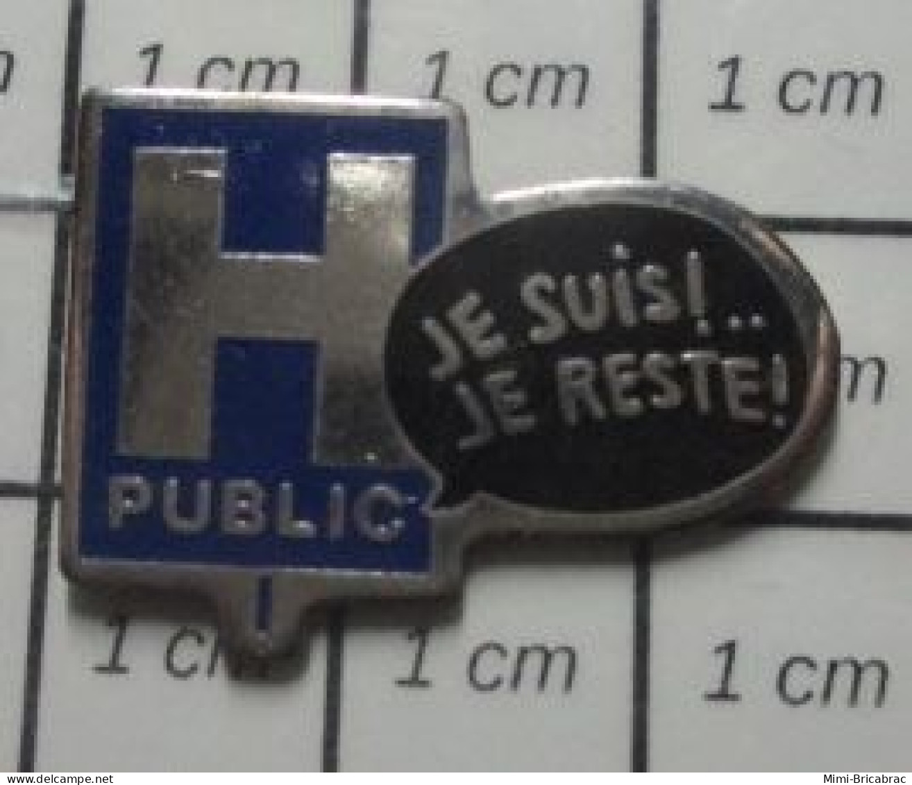 912c Pin's Pins / Beau Et Rare / MEDICAL / HOPITAL PUBLIC JE SUIS JE RESTE Variante Noire - Médical