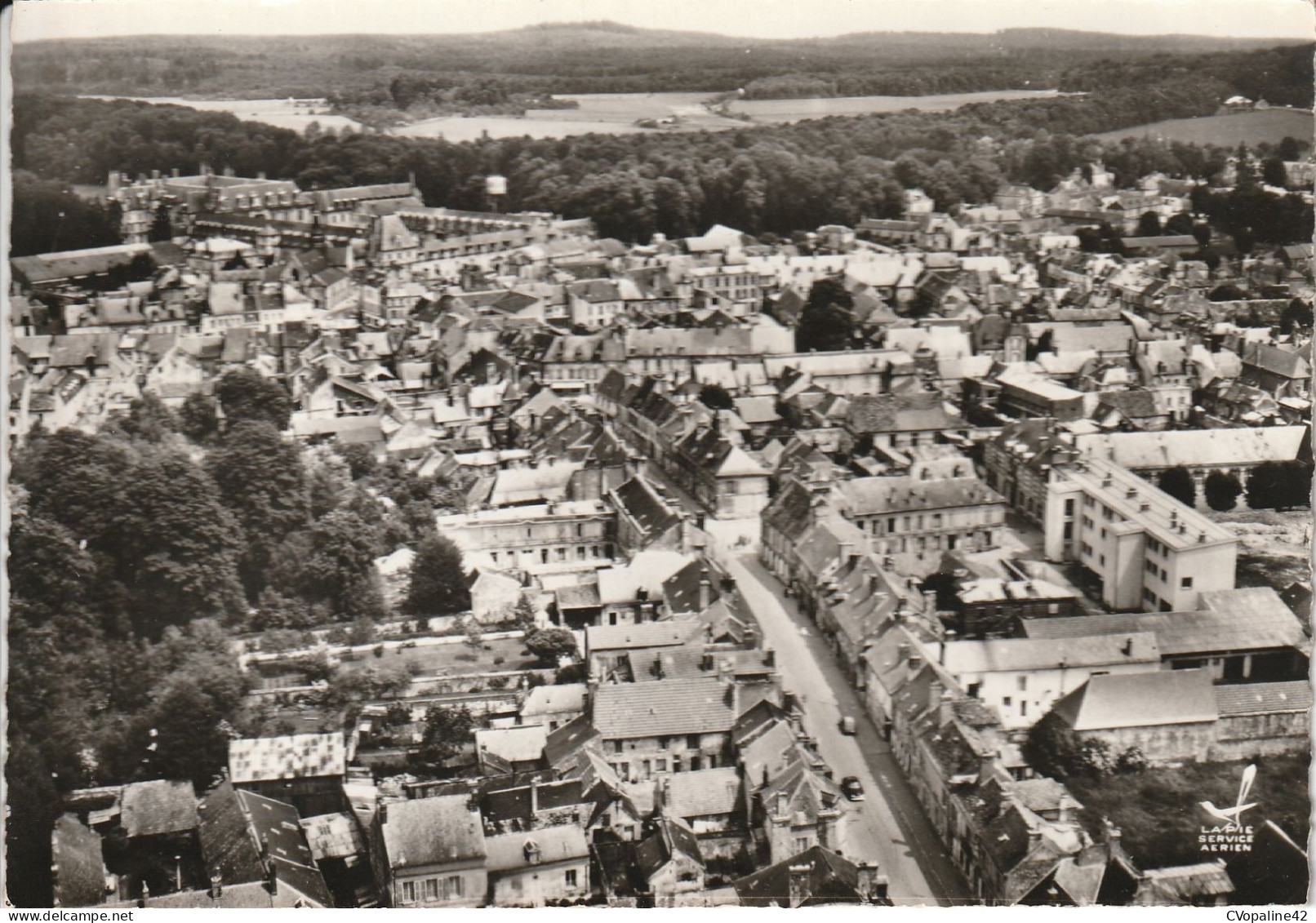 EN AVION AU-DESSUS DE ... VILLERS-COTTERETS (02) Rue Demoustier Et Les Ecoles  CPSM GF - Villers Cotterets