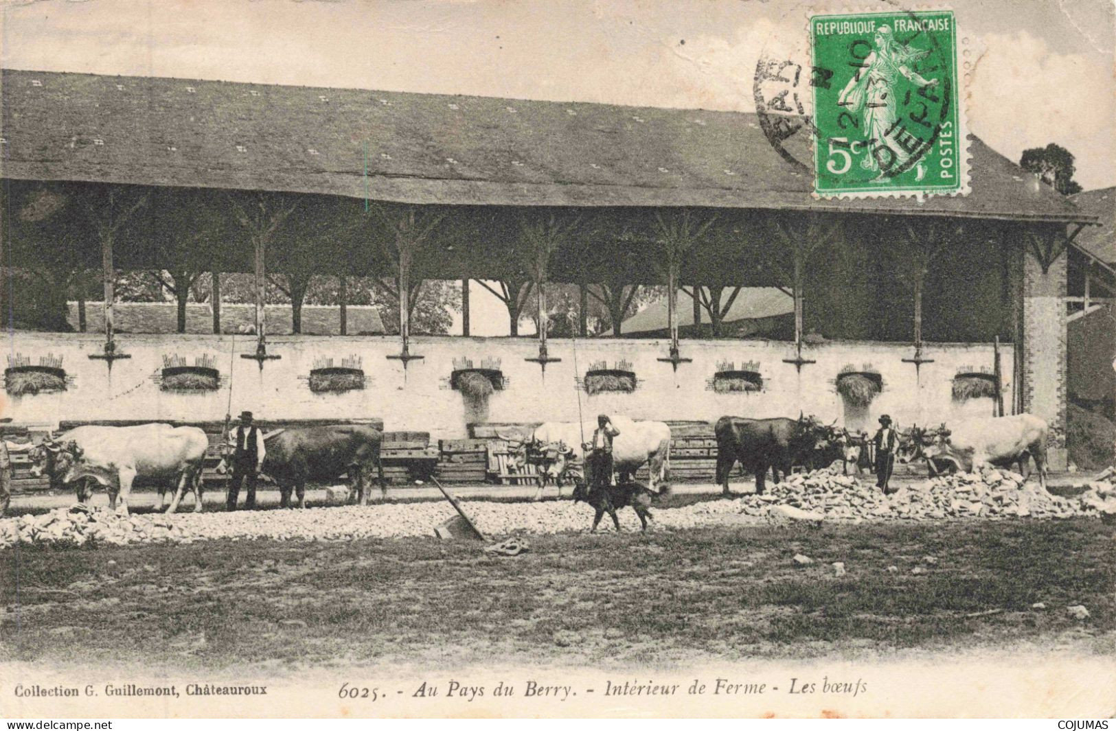 18 - AU PAYS DU BERRY _S28947_ Intérieur De Ferme - Les Bœufs - Agriculture - Autres & Non Classés