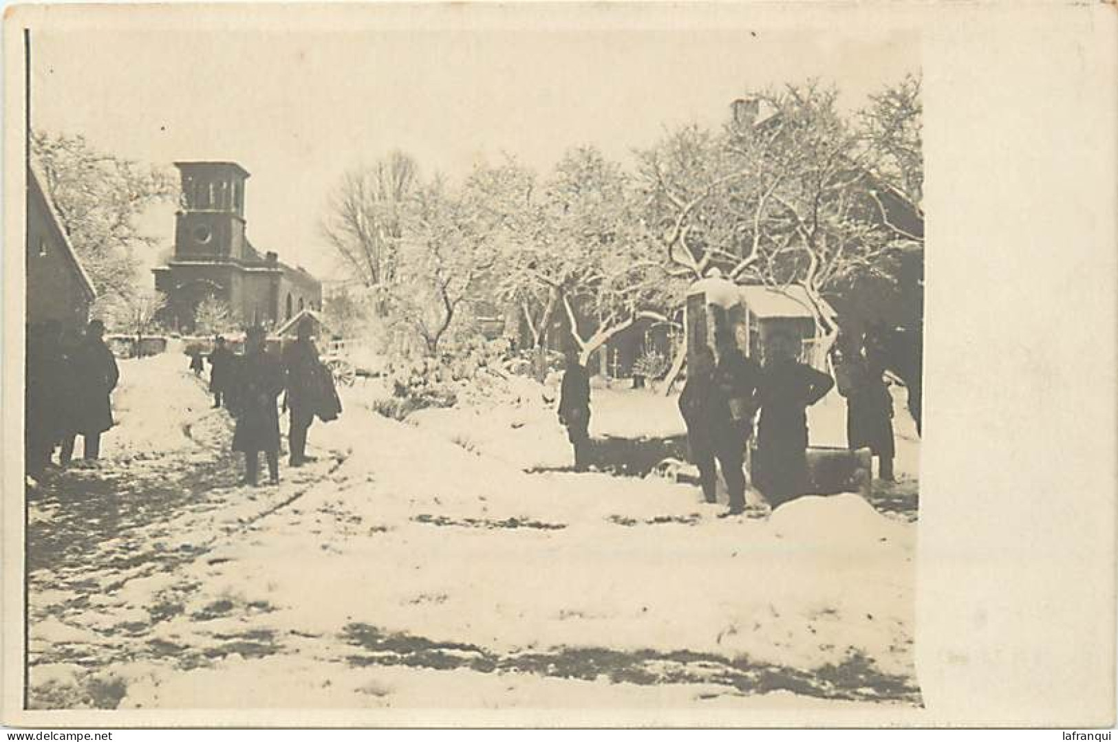 Militaires- Ref E127- Carte Photo -guerre 1914-18- Scene D Un Village Isolé Sous La Neige - - Guerre 1914-18