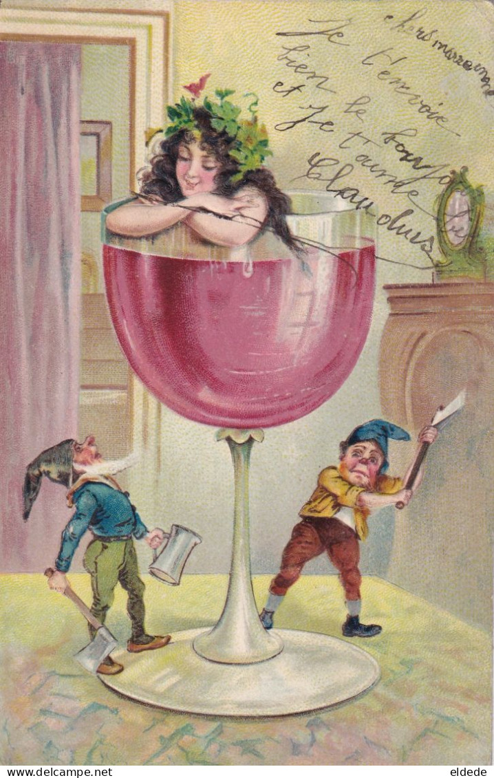 Surrealisme Gauffrée Femme Nue Dans Un Verre Et Bucherons Nains Dwarves And Long Hair Beauty Bathing In A Glass - Antes 1900