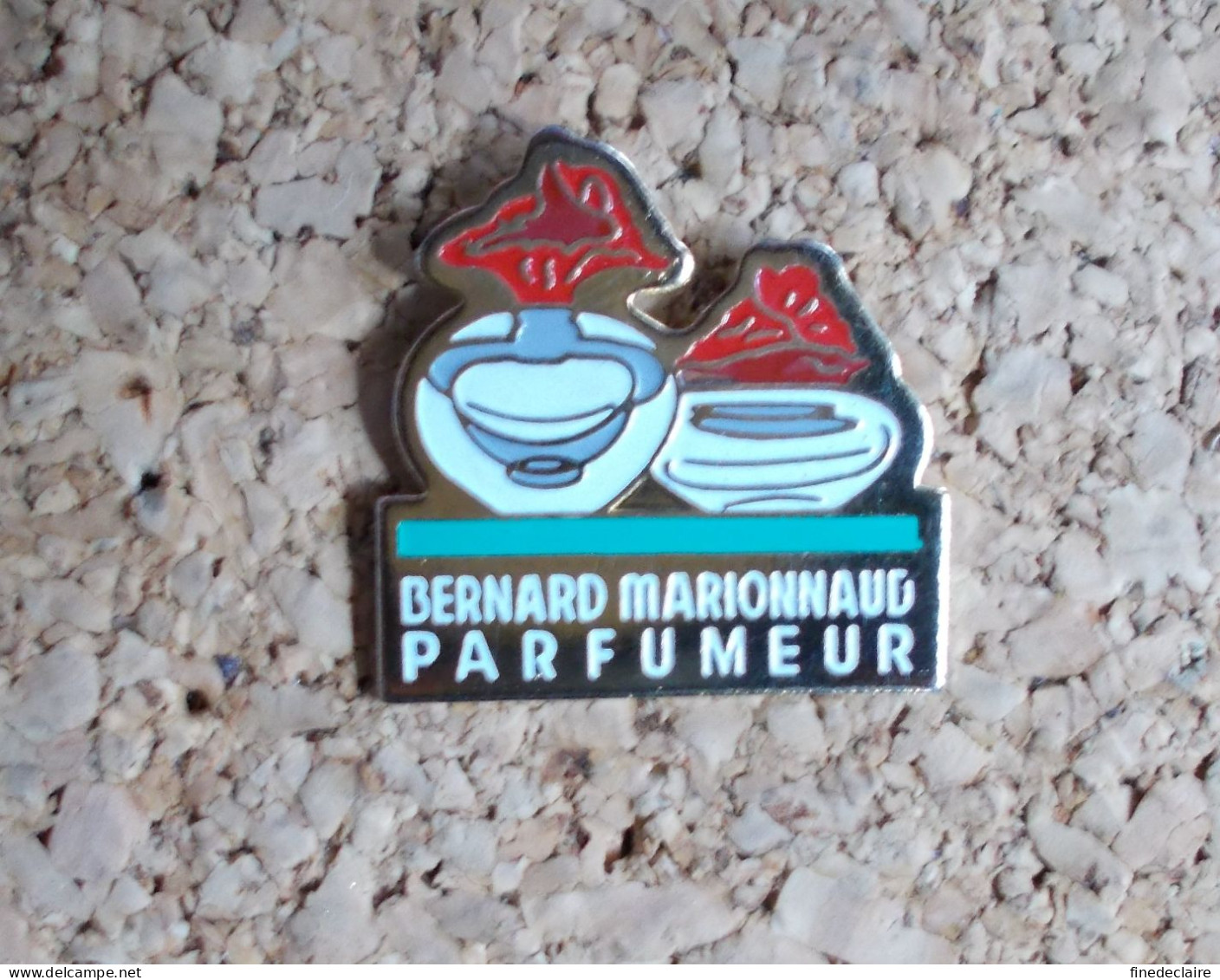 Pin's - Bernard Marionnaud Parfumeur - Perfume