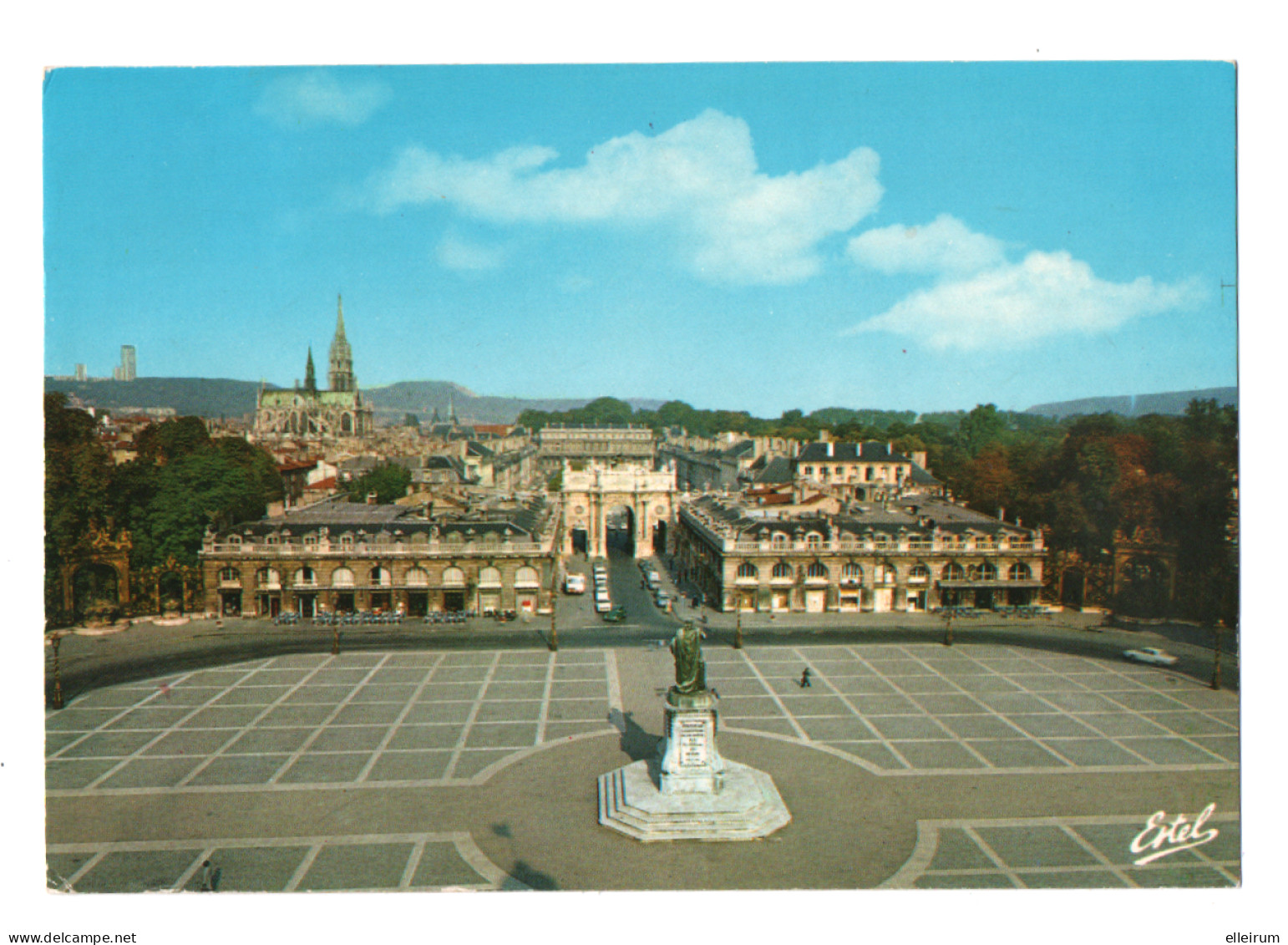 NANCY (54) PLACE STANISLAS. RUE HERE. ARC De TRIOMPHE. - Nancy