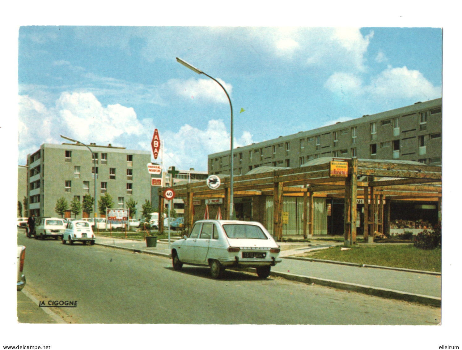 FLEURY-MEROGIS (91)  H.L.M. " LES RESIDENCES " VOITURES RENAULT 16. FIAT. - Fleury Merogis