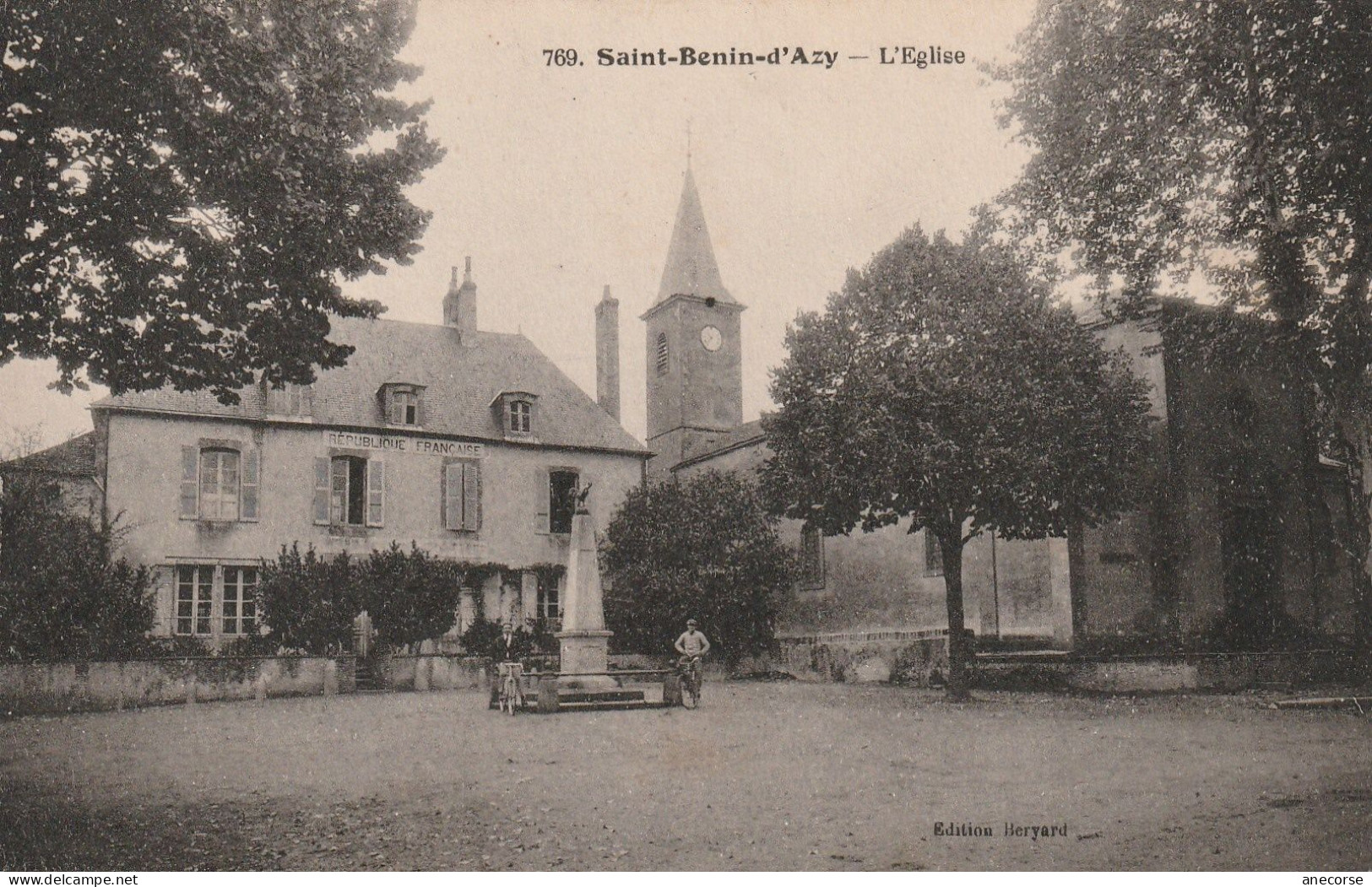 Saint-Benin-d Azy ( L ' Eglise Et Le Monument Aux Morts  ) - Andere & Zonder Classificatie