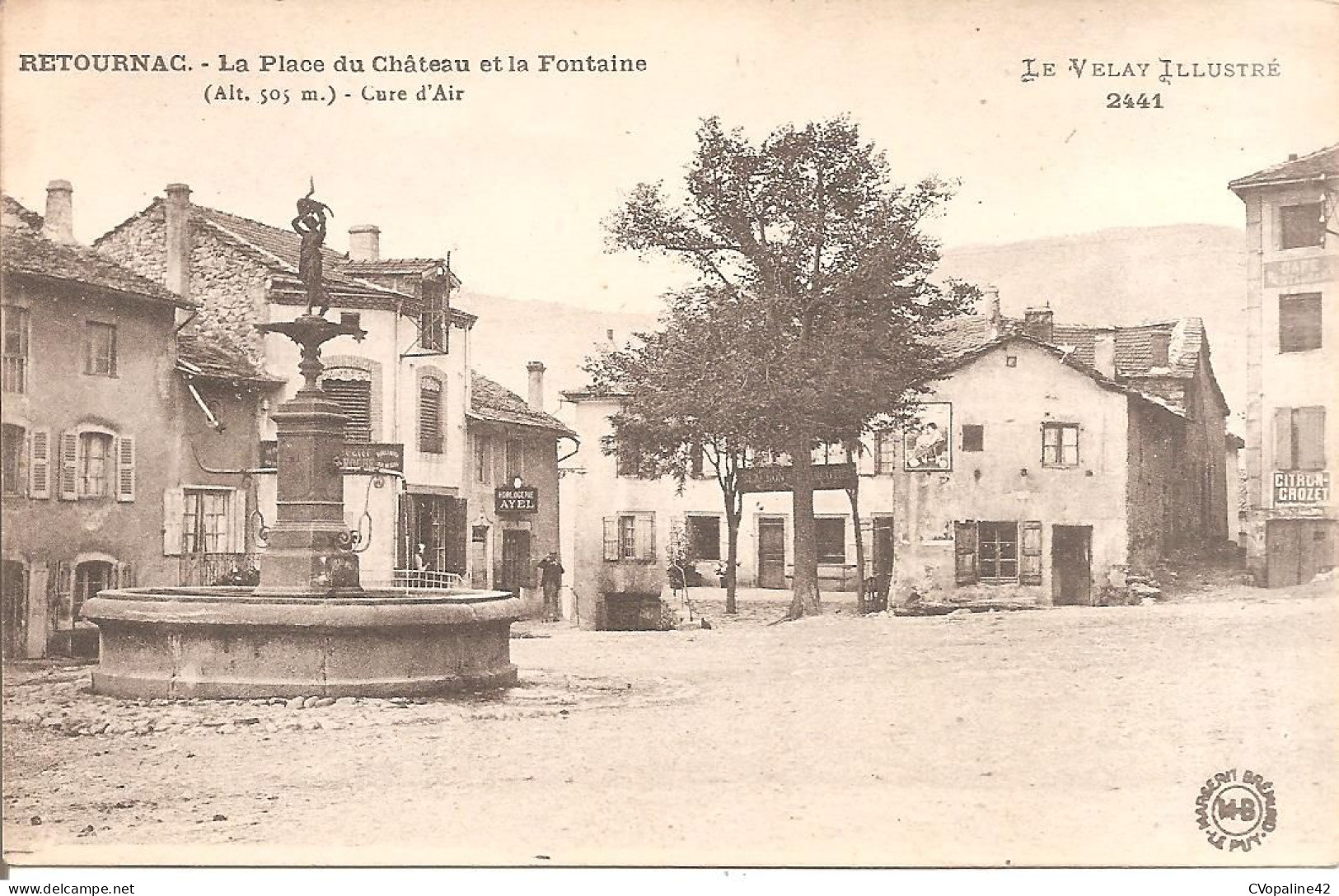 RETOURNAC (43) La Place Du Château Et La Fontaine - Retournac