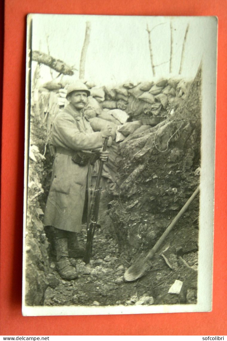 Carte Photo : Soldat Dans Une Tranchée - Guerra 1914-18